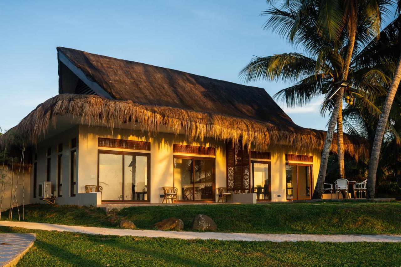 Costa Celine Beach Resort Kinablangan Esterno foto